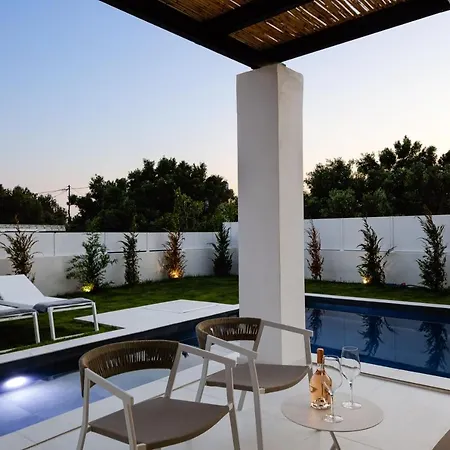 Family Casa Filo Rosso With Private Pool , 200m To The * Rethymno